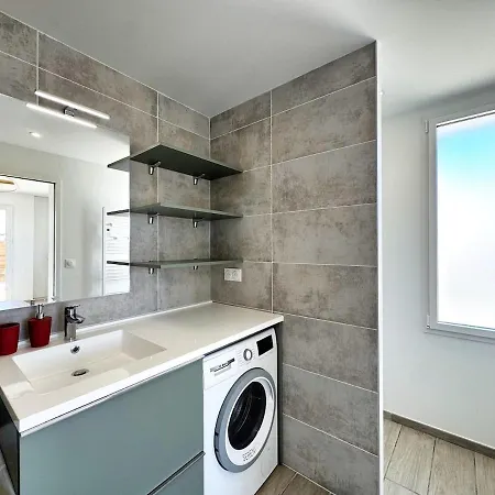 Apartment Surf Lodge, Les Estagnots, Beachfront, Couple *